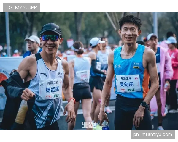 吴向东训练完顺手买了块表,价格够我交十年房租 吴向东训练完顺手买了块表,价格够我交十年房租
